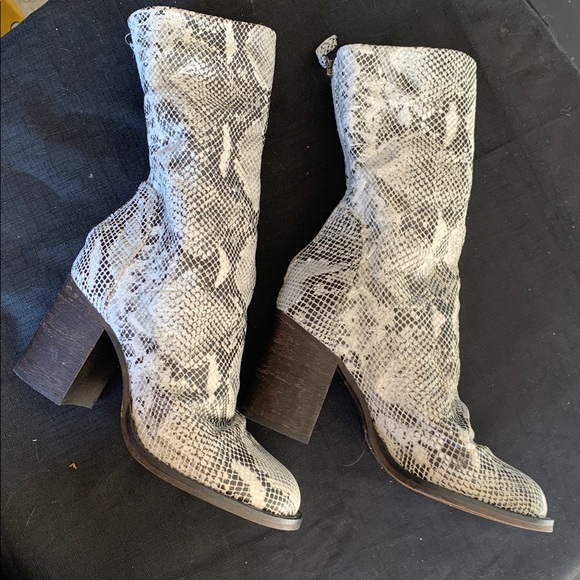 Free People Elle Block Heel Boots White Snake Effect Slouch Leather Size 37 - Picture 3 of 6